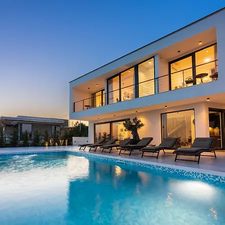 Mit Panoramablick Auf Kvarner Bucht, Privatpool, Bbq-bereich, Waschmaschine Semesterbostad Crikvenica