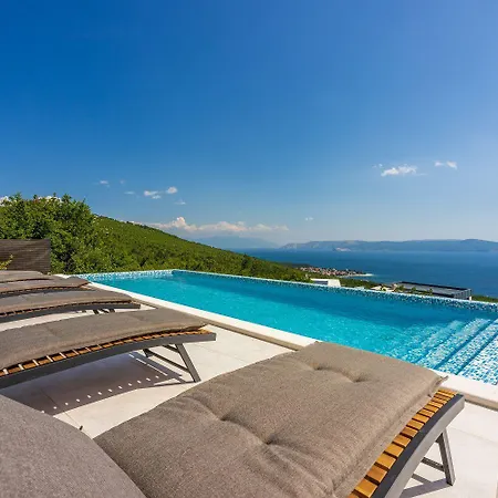 Mit Panoramablick Auf Kvarner Bucht, Privatpool, Bbq-bereich, Waschmaschine Semesterbostad Crikvenica