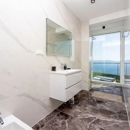 Mit Panoramablick Auf Kvarner Bucht, Privatpool, Bbq-bereich, Waschmaschine Crikvenica