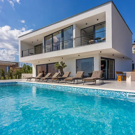 Mit Panoramablick Auf Kvarner Bucht, Privatpool, Bbq-bereich, Waschmaschine Semesterbostad
