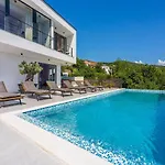 Mit Panoramablick Auf Kvarner Bucht, Privatpool, Bbq-bereich, Waschmaschine Crikvenica