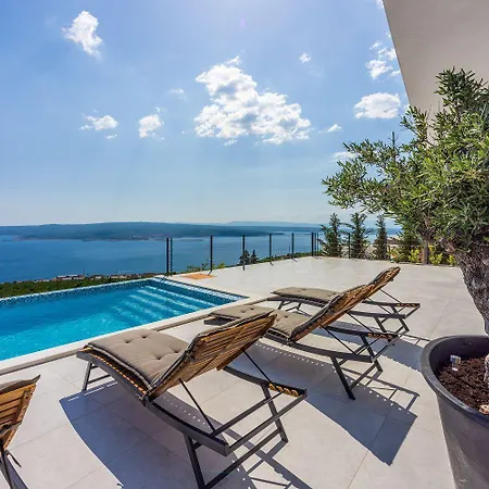 Mit Panoramablick Auf Kvarner Bucht, Privatpool, Bbq-bereich, Waschmaschine Сasa de vacaciones Crikvenica