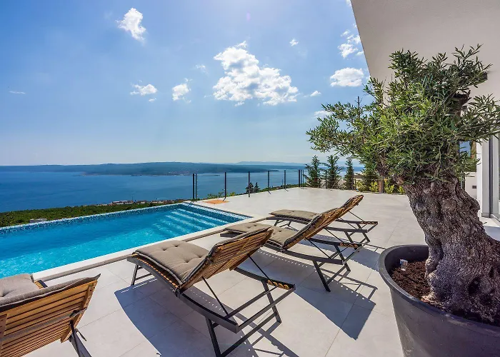 Mit Panoramablick Auf Kvarner Bucht, Privatpool, Bbq-bereich, Waschmaschine Tatil Evi Crikvenica