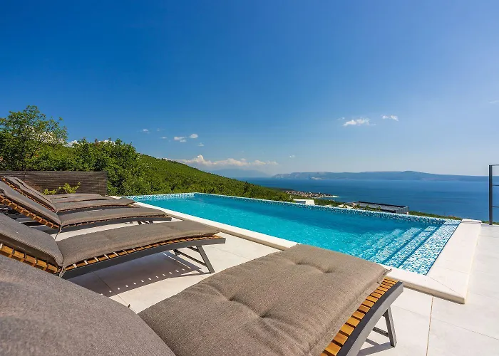 Mit Panoramablick Auf Kvarner Bucht, Privatpool, Bbq-bereich, Waschmaschine Tatil Evi Crikvenica
