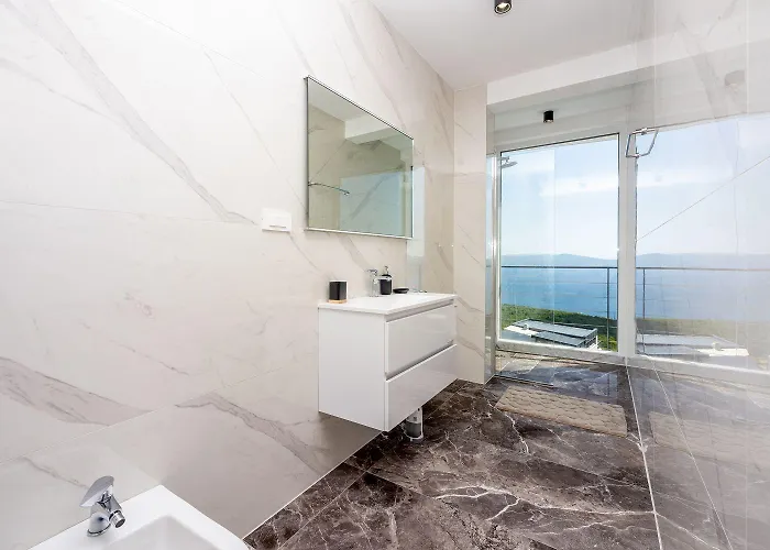 Mit Panoramablick Auf Kvarner Bucht, Privatpool, Bbq-bereich, Waschmaschine Crikvenica